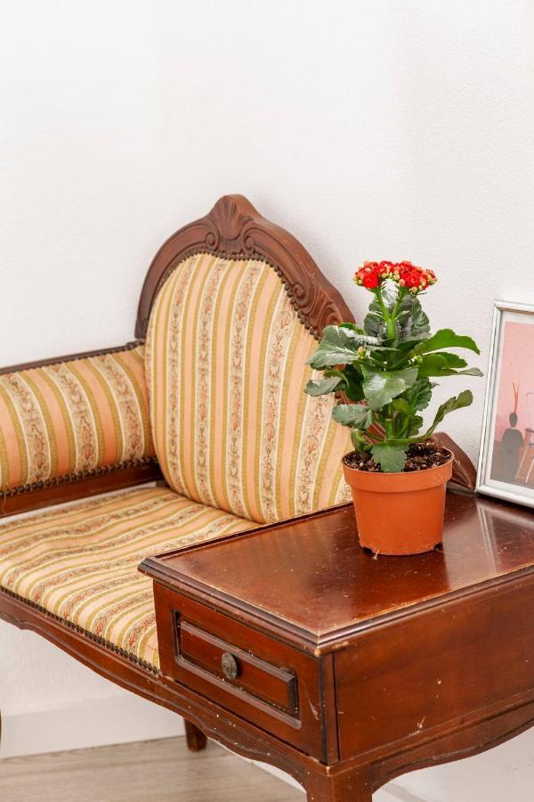 Appartamento 2 Bedroom For 4 People With Free Public Parking Lisbona
