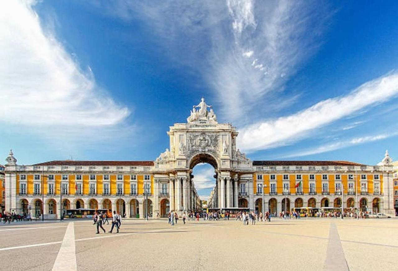 2 Bedroom For 4 People With Free Public Parking Apartment Lisbon